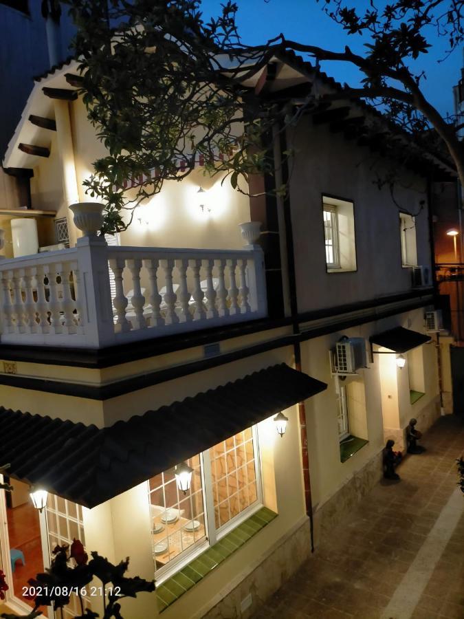 Casa Flores Del Mediterraneo Badalona Exterior photo