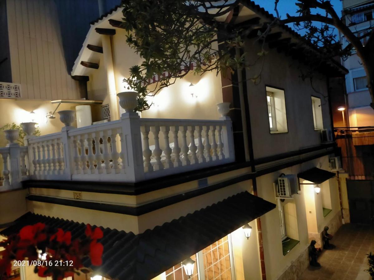 Casa Flores Del Mediterraneo Badalona Exterior photo
