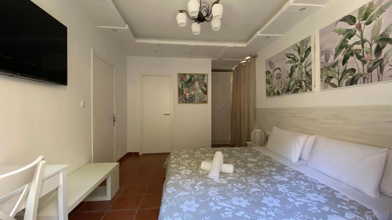 Casa Flores Del Mediterraneo Badalona Exterior photo