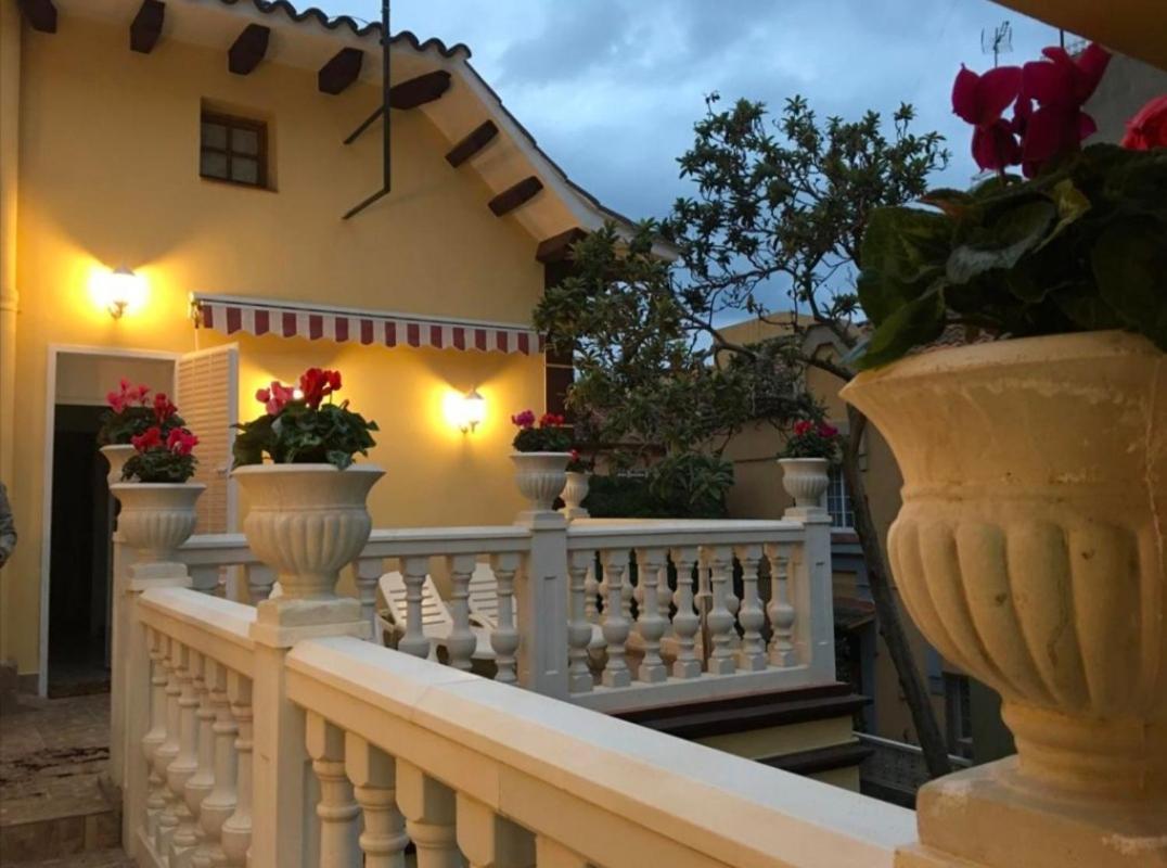 Casa Flores Del Mediterraneo Badalona Exterior photo