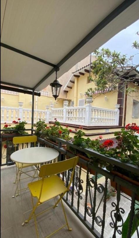Casa Flores Del Mediterraneo Badalona Exterior photo